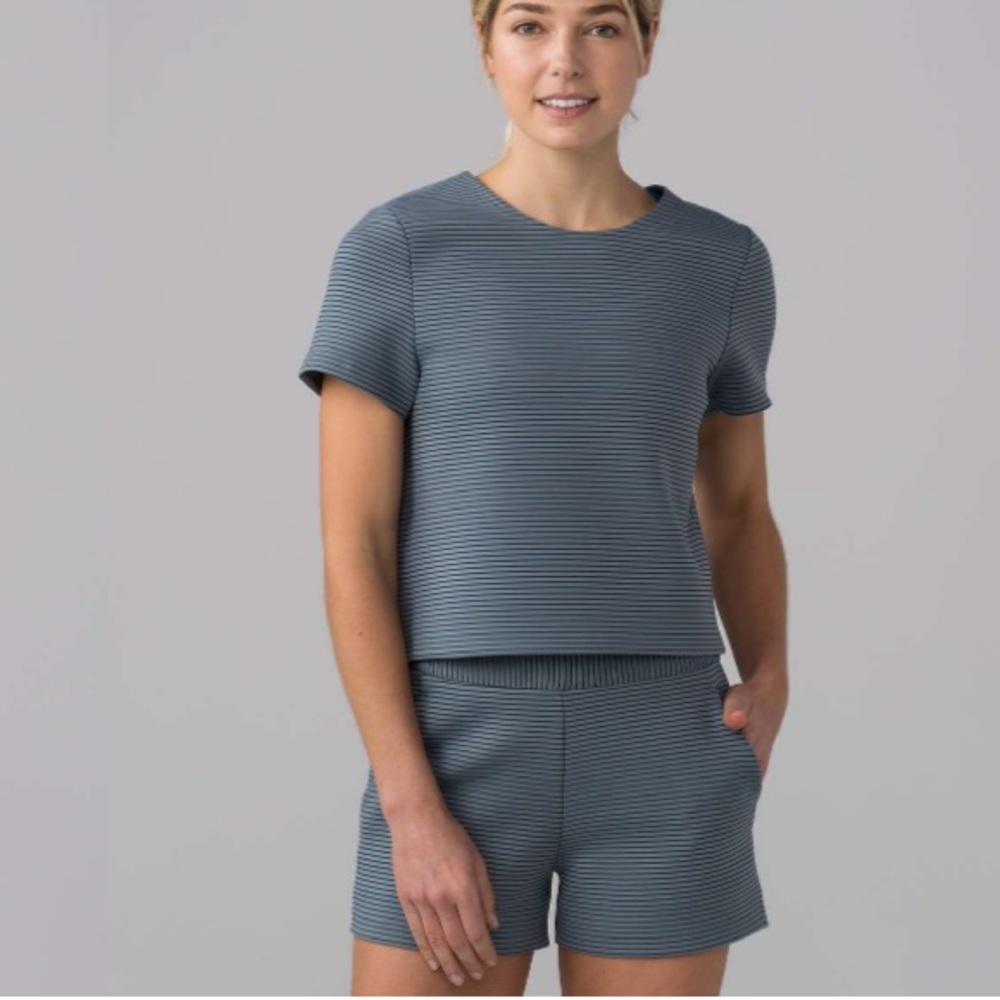 Lululemon Shaped Short-sleeve Top Size 4 in Sterling Stripes GUC